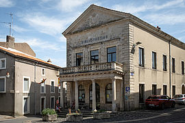 Façade de la médiathèque à Parthenay - Agrandir l'image (fenêtre modale)