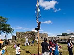 Jeux médiévaux, place du Château - Agrandir l'image (fenêtre modale)