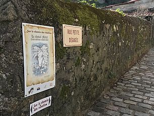 Sur le Chemin des Venelles : Contes et légendes, affichés de manière permanente à l'entrée des venelles du quartier médiéval. - jusqu'au 30 septembre 2022 - Agrandir l'image (fenêtre modale)
